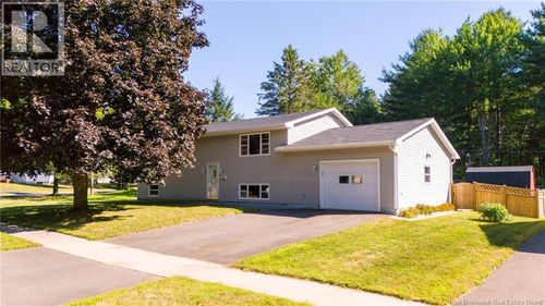 274 Macpherson St, Fredericton, NB, E3A4X6 | Card Image