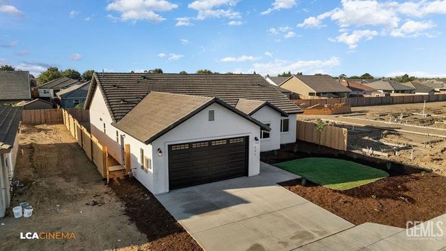 711 Sammy Way, Home with 4 bedrooms, 1 bathrooms and null parking in Shafter CA | Image 13