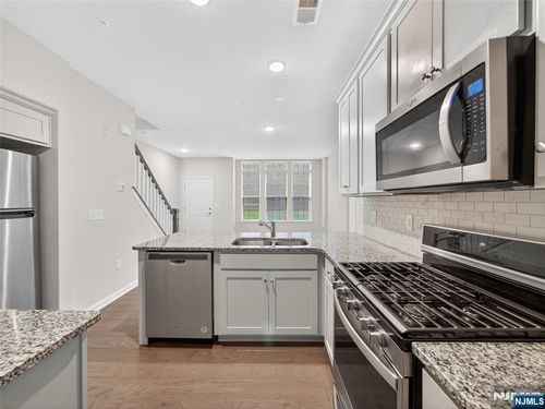 69 Arnold Drive, Wood Ridge, NJ, 07075 | Card Image