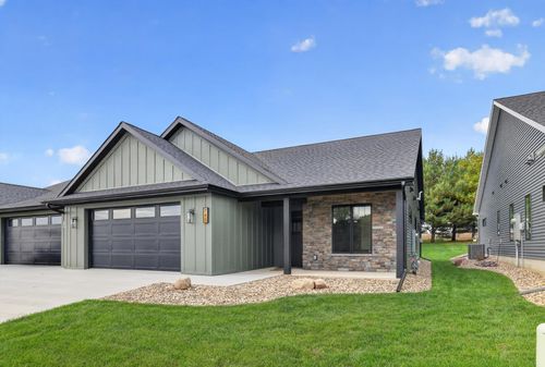 743 Kodiak Dr Nw, Stewartville, MN, 55976-3302 | Card Image