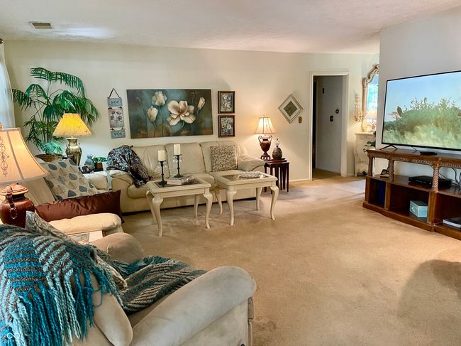 living area/dining area | Image 23