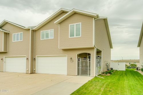 1724 Calgary Loop, Bismarck, ND, 58503-0998 | Card Image
