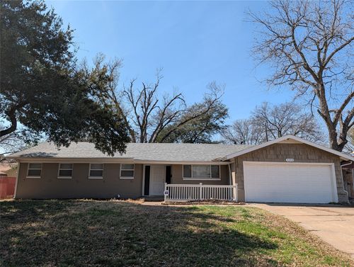 3204 Phoenix Dr, Fort Worth, TX, 76116-5018 | Card Image