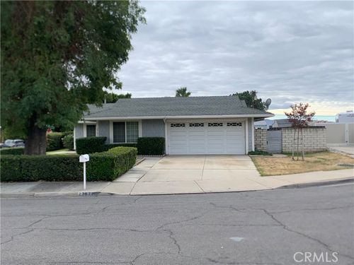 27677 Rainbow Ct, Highland, CA, 92346-2675 | Card Image