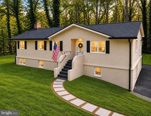 8093 Meetze Rd, WARRENTON, VA, 20187-4343 | Card Image