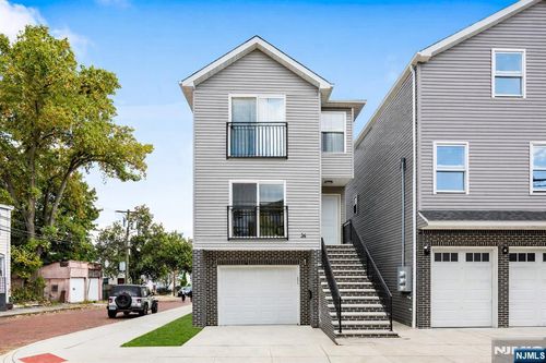 54 Holland St, Newark, NJ, 07103-2011 | Card Image