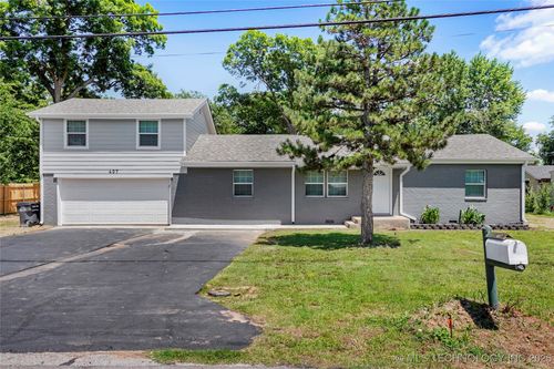 407 N Forest St, Jenks, OK, 74037-2720 | Card Image