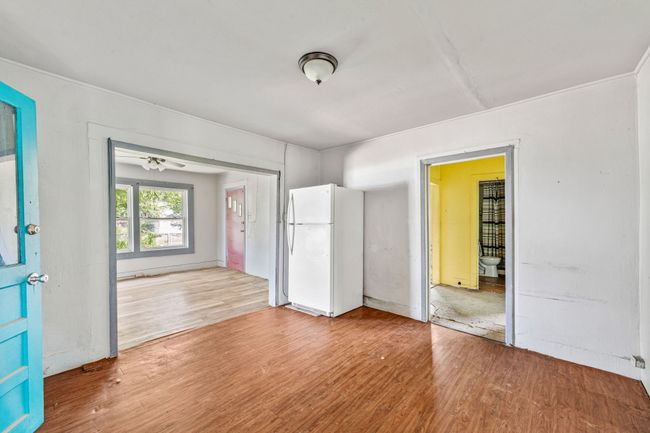 Unfurnished room featuring wood finished floors and a ceiling fan | Image 8