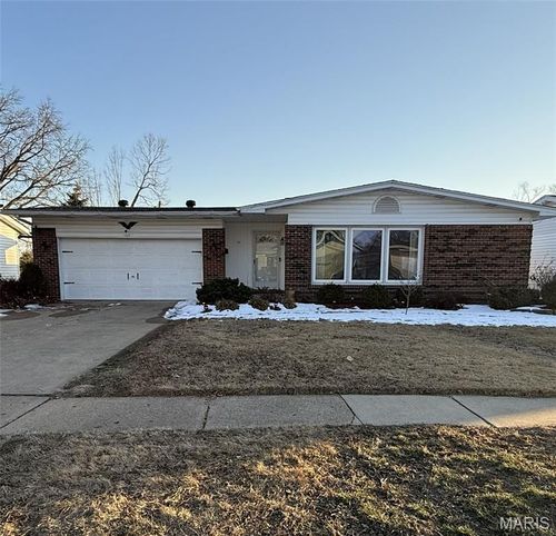 n-2670 Delaware Dr, Florissant, MO, 63033-2506 | Card Image