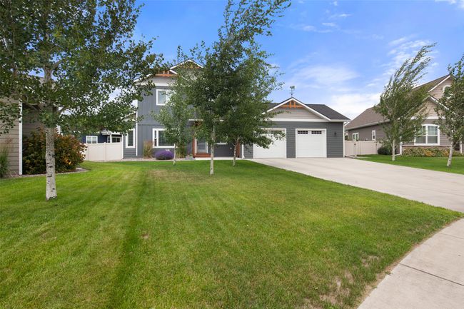 Mature landscape offers privacy. | Image 60