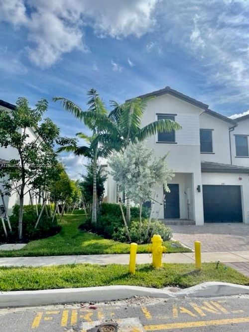 0-241 Sw 159th Ct, Pembroke Pines, FL, 33027-5061 | Card Image