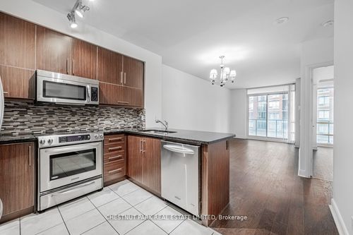 316-825 Church St, Toronto, ON, M4W3Z4 | Card Image