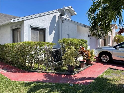 1231 Sw 112th Ave, Pembroke Pines, FL, 33025-3528 | Card Image