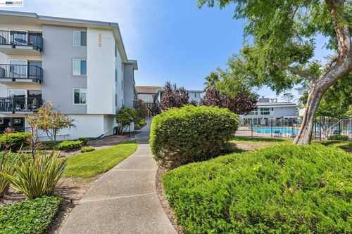 120-960 Shorepoint Ct, Alameda, CA, 94501-5836 | Card Image