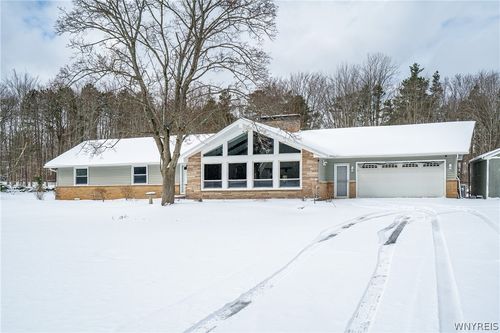 5242 Mckinley Pkwy, Hamburg, NY, 14075-3926 | Card Image