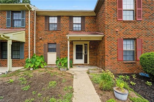 372 Circuit Ln, Newport News, VA, 23608-2992 | Card Image