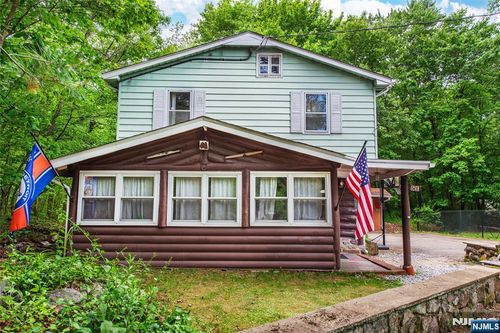 51 Poplar Grove Ter, West Milford, NJ, 07480-4034 | Card Image