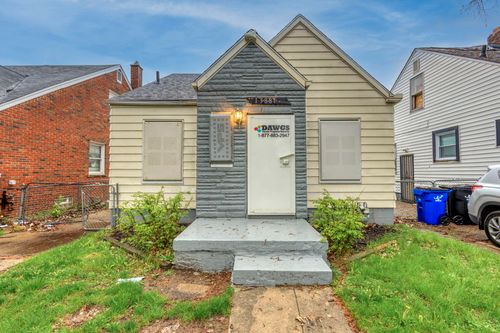 13881 Carlisle St, Detroit, MI, 48205-1202 | Card Image