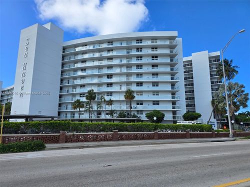 apt-636-2731 Ne 14th Street Cswy, Pompano Beach, FL, 33062-3575 | Card Image