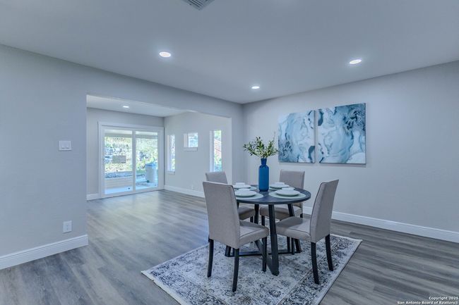 10215 Rafter O Trl, House other with 5 bedrooms, 2 bathrooms and null parking in Helotes TX | Image 7