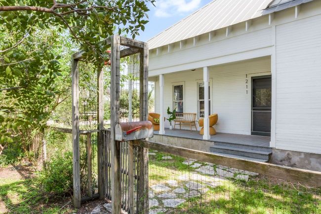 1211 E 13 Th St, House other with 2 bedrooms, 1 bathrooms and 1 parking in Austin TX | Image 4