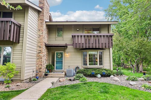28 Birnamwood Dr, Burnsville, MN, 55337-2933 | Card Image