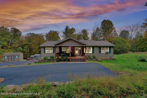 88 Sterling Gardens Dr, Moscow, PA, 18444-4141 | Card Image