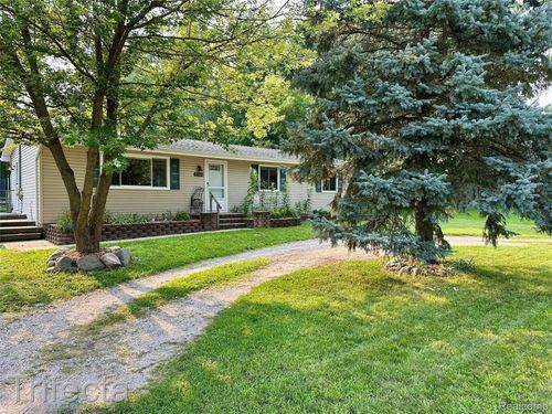 47555 Dequindre Rd, Rochester Hills, MI, 48307-4814 | Card Image