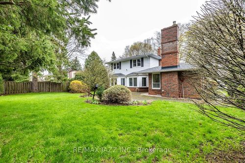 233 Wellington St, Whitby, ON, L1N5L7 | Card Image