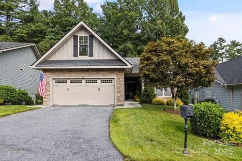 32 Walden Pond Dr, Hendersonville, NC, 28791-1980 | Card Image