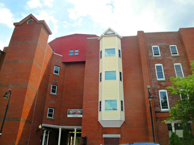 APT-214 - 30 Hanover St, Condo with 2 bedrooms, 1 bathrooms and null parking in Manchester NH | Image 5