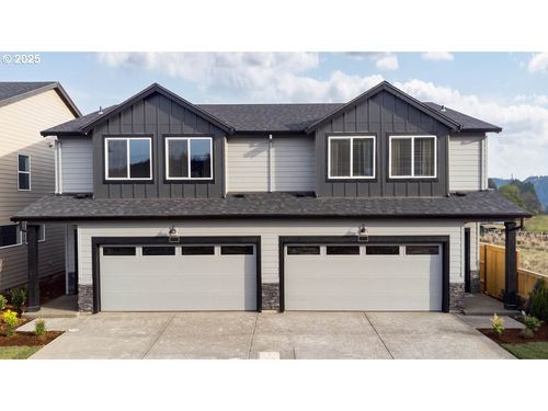 9336 Se Middleton St, Happy Valley, OR, 97086-8633 | Card Image