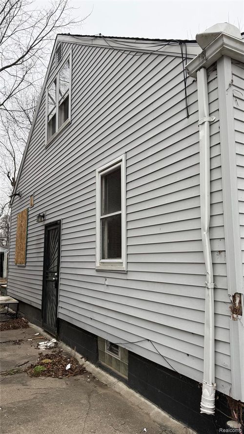 9959 Bishop St, Detroit, MI, 48224-1914 | Card Image