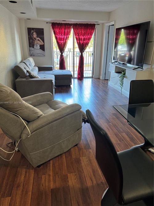 20310-4717 Nw 7th St, Miami, FL, 33126-2251 | Card Image