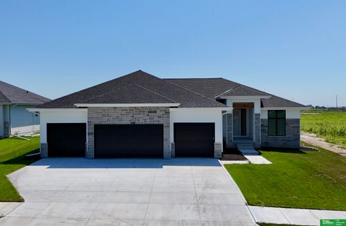 5705 N 197th St, Elkhorn, NE, 68022-6586 | Card Image