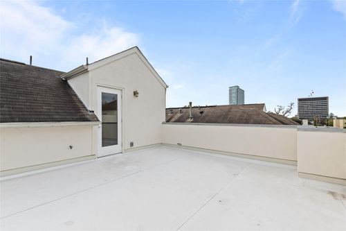 1411 Elgin St, Houston, TX, 77004-2832 | Card Image