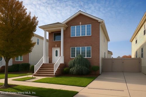 82 Delaware Ave, Staten Island, NY, 10304-3911 | Card Image