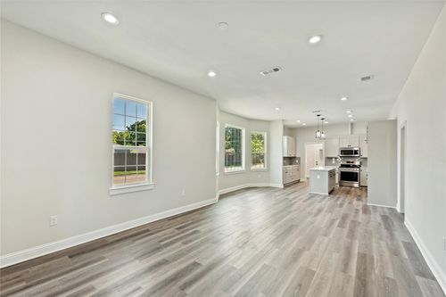 502 S Clinton Ave, Dallas, TX, 75208-5917 | Card Image