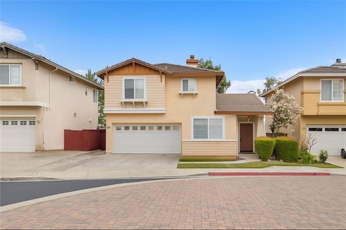 2216 Jeans Ct, Signal Hill, CA, 90755-4066 | Card Image