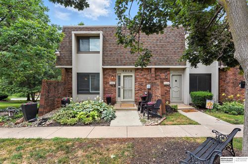 9216 V Plaza, Omaha, NE, 68127 | Card Image