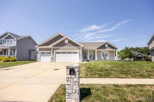 724 Longfellow Dr, O Fallon, IL, 62269-7391 | Card Image