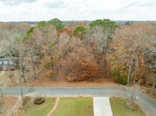 203 W Woodlawn Dr, Williamston, NC, 27892-4008 | Card Image