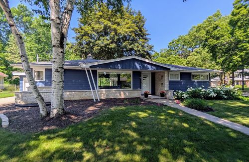 W57N793 Hawthorne Avenue, Cedarburg, WI, 53012 | Card Image