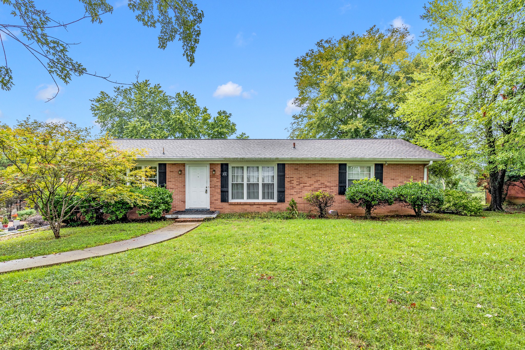 Woods Dr, Columbia, TN 38401