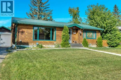 7435 23 St Se, Calgary, AB, T2C0X8 | Card Image