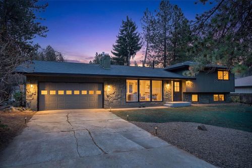 6111 S Pittsburg St, Spokane, WA, 99223-8372 | Card Image
