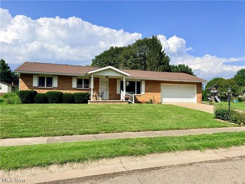 447 Rosch Ct Sw, New Philadelphia, OH, 44663-9670 | Card Image