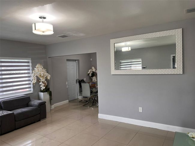 601 Se 9 Th Ave, House other with 5 bedrooms, 3 bathrooms and null parking in Hialeah FL | Image 7
