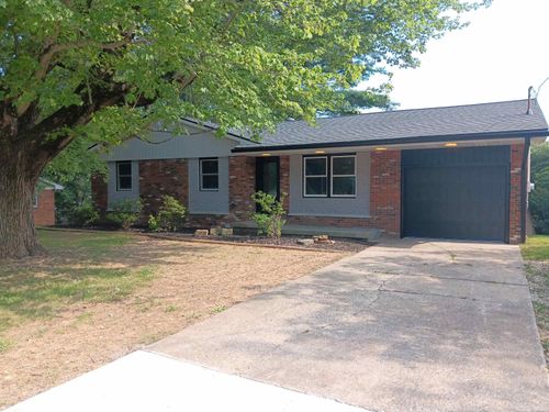 831 Treelane Dr, Newburgh, IN, 47630-1537 | Card Image