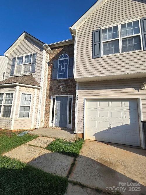 4021 Fifendrum Ln, Charlotte, NC, 28216-1725 | Card Image